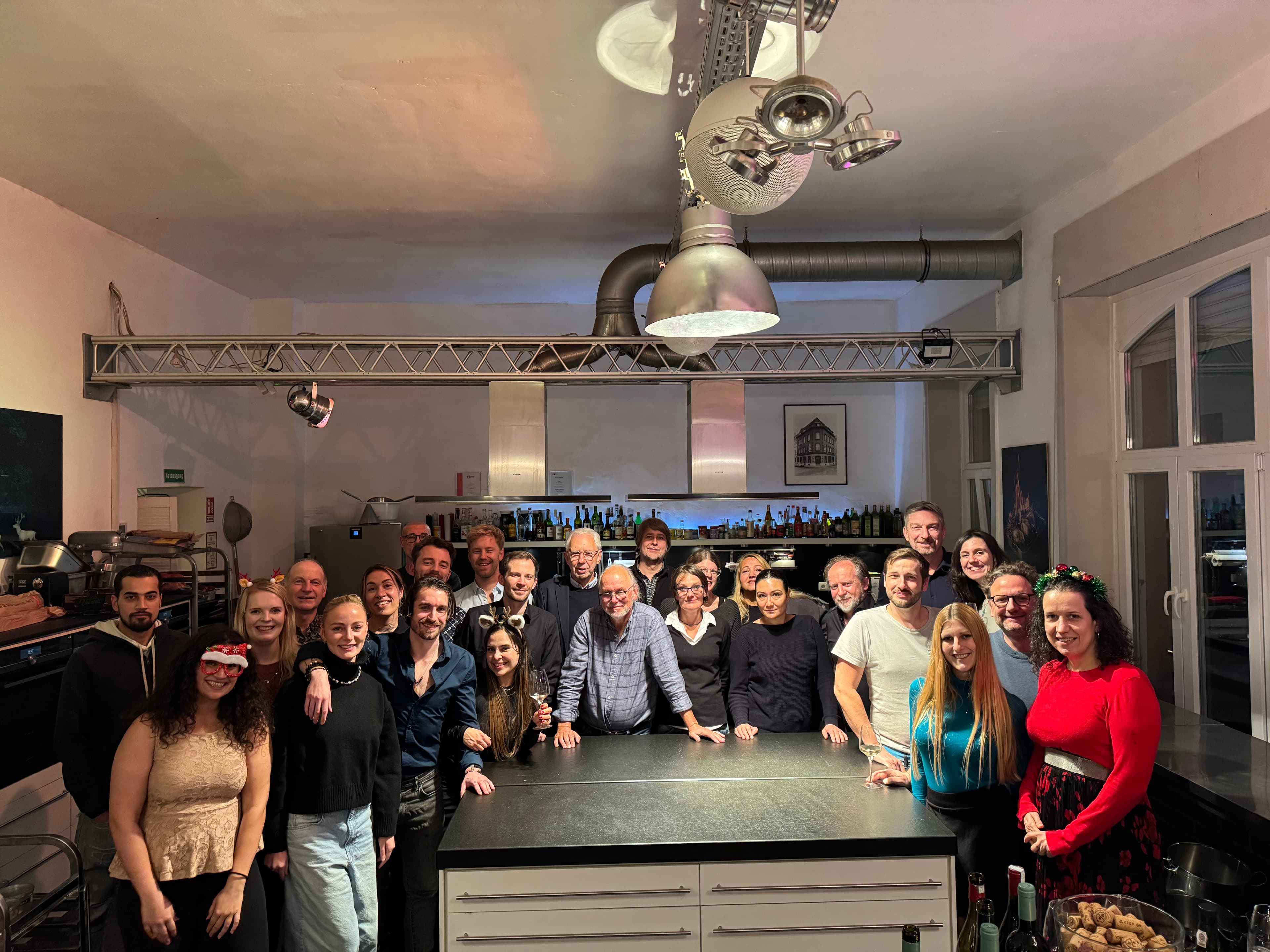 Teamfoto im Agenturumfeld